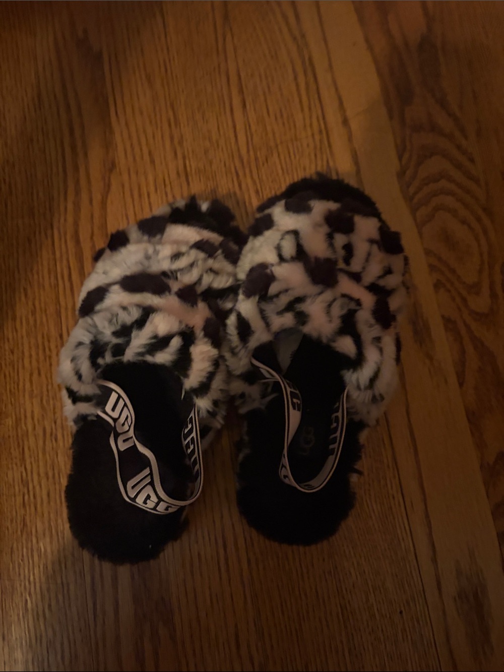 UGG Crossband Slippers